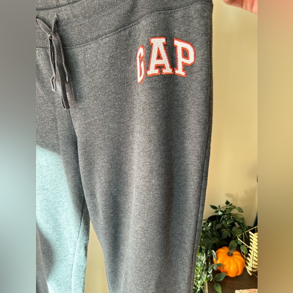 Women’s GAP Grey Sweatpants - Picture 1 of 8